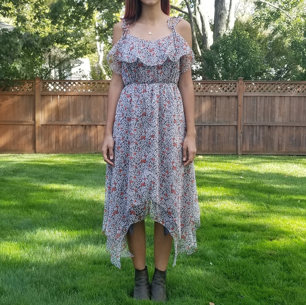 Robbi&Nikki Flowy Handkerchief Dress